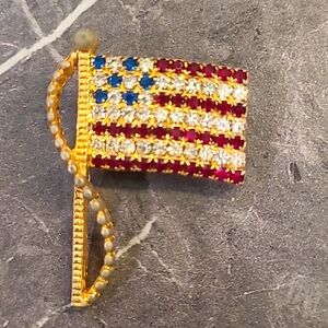 American 🇺🇸 Flag Vintage Pin